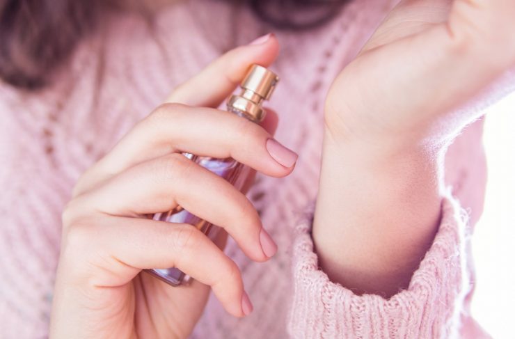 comment faire tenir son parfum plus longtemps